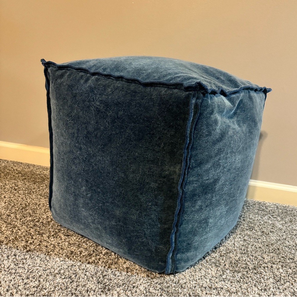 Blue velvet pouf